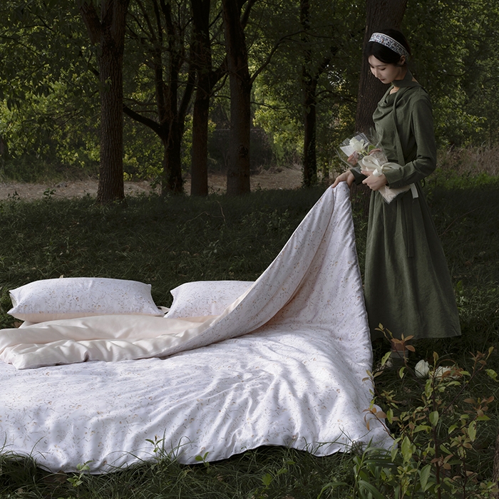 91家纺网 家纺一手货源 找家纺 咏绒家纺工厂店 2025新款A类奥地利进口天丝轻奢花卉款四件套系列 慕沙白-风格一