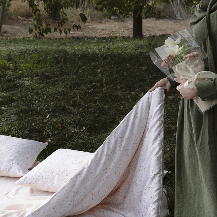 91家纺网 家纺一手货源 找家纺 咏绒家纺工厂店 2025新款A类奥地利进口天丝轻奢花卉款四件套系列 慕沙白-风格一