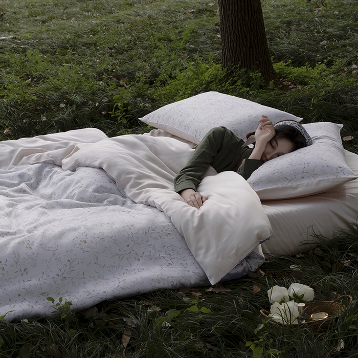 91家纺网 家纺一手货源 找家纺 咏绒家纺工厂店 2025新款A类奥地利进口天丝轻奢花卉款四件套系列 慕沙白-风格一