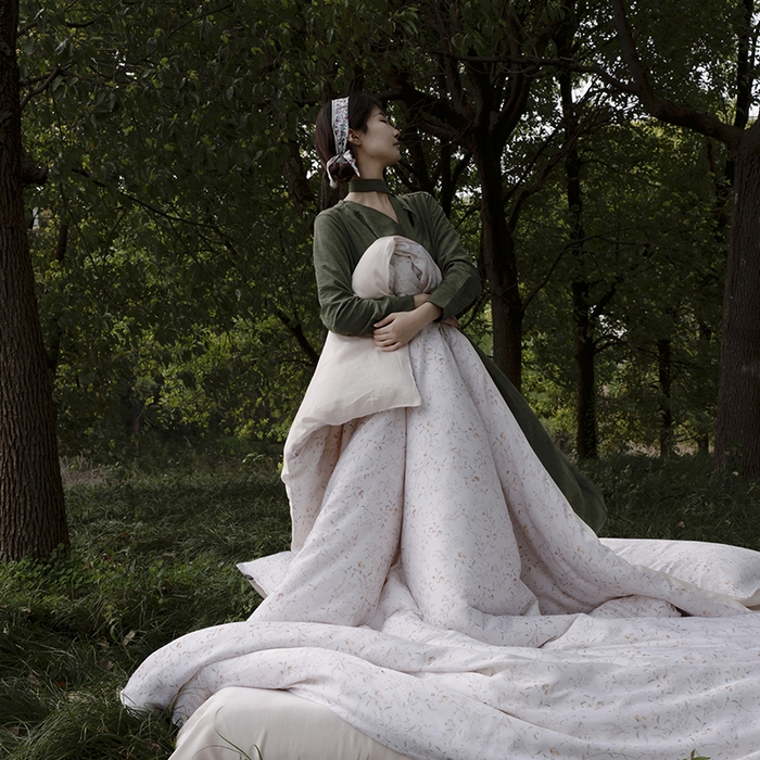 91家纺网 家纺一手货源 找家纺 咏绒家纺工厂店 2025新款A类奥地利进口天丝轻奢花卉款四件套系列 慕沙白-风格一