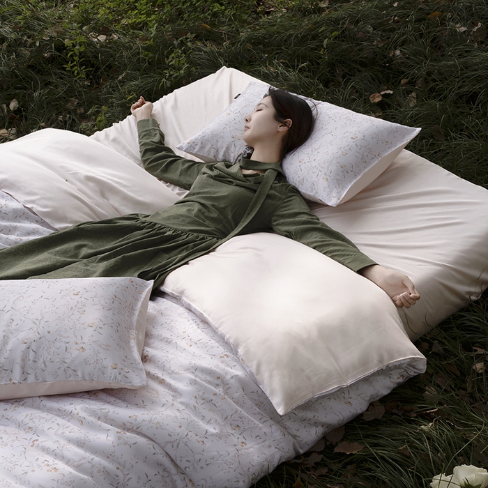 91家纺网 家纺一手货源 找家纺 咏绒家纺工厂店 2025新款A类奥地利进口天丝轻奢花卉款四件套系列 慕沙白-风格一