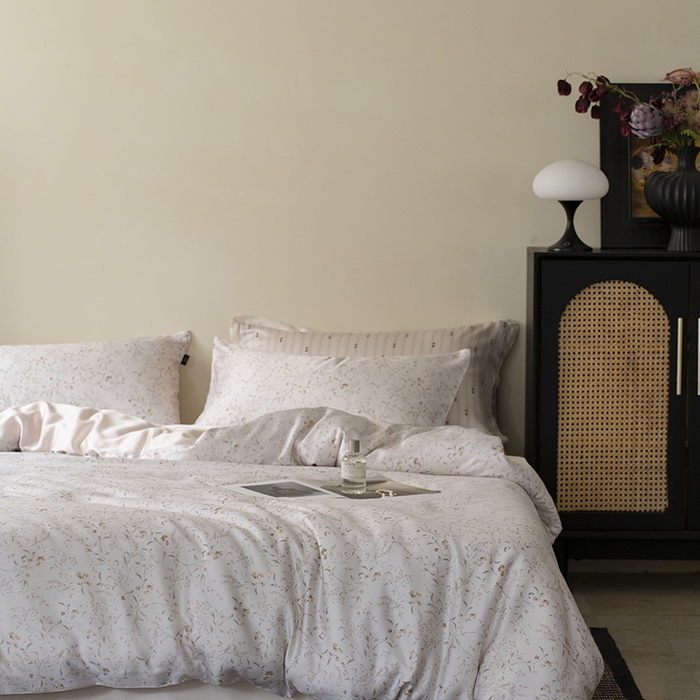 91家纺网 家纺一手货源 找家纺 咏绒家纺工厂店 2025新款A类奥地利进口天丝轻奢花卉款四件套系列 慕沙白-风格一