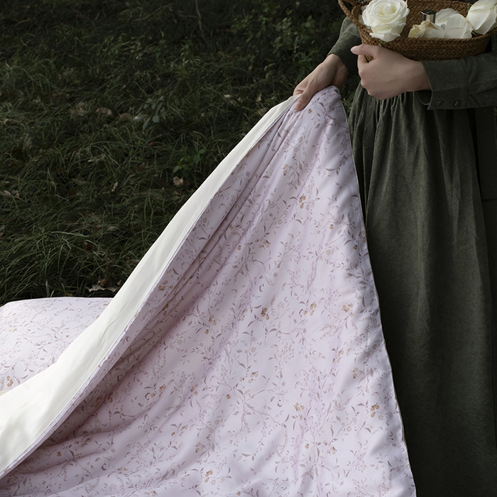 91家纺网 家纺一手货源 找家纺 咏绒家纺工厂店 2025新款A类奥地利进口天丝轻奢花卉款四件套系列 慕沙粉-风格一