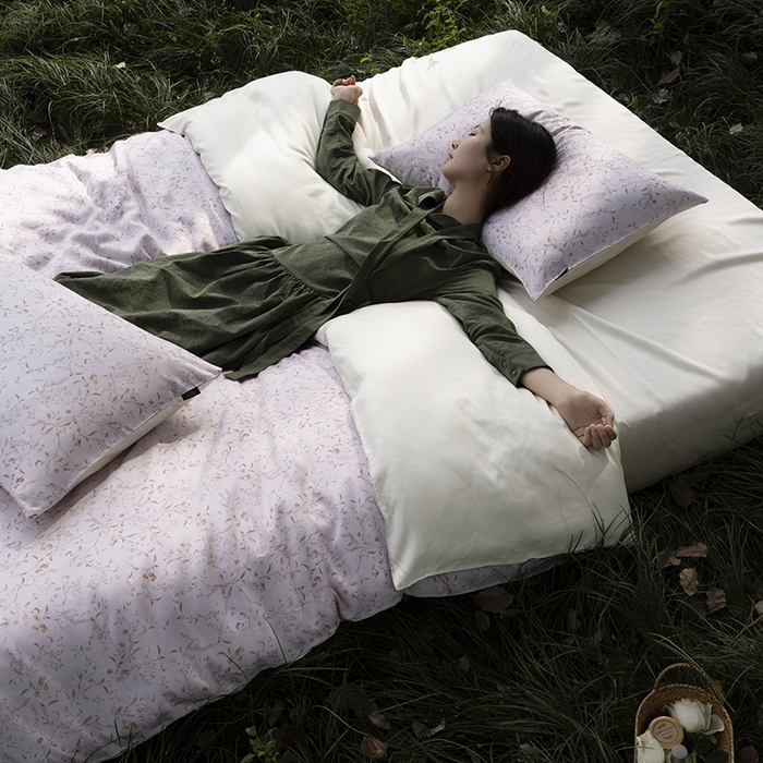 91家纺网 家纺一手货源 找家纺 咏绒家纺工厂店 2025新款A类奥地利进口天丝轻奢花卉款四件套系列 慕沙粉-风格一