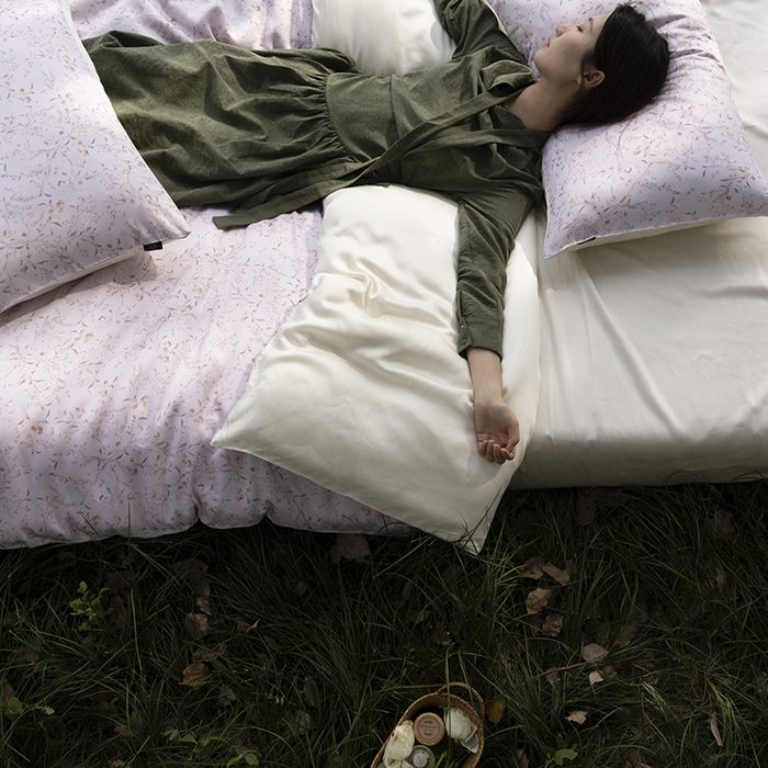 91家纺网 家纺一手货源 找家纺 咏绒家纺工厂店 2025新款A类奥地利进口天丝轻奢花卉款四件套系列 慕沙粉-风格一