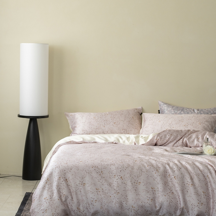 91家纺网 家纺一手货源 找家纺 咏绒家纺工厂店 2025新款A类奥地利进口天丝轻奢花卉款四件套系列 慕沙粉-风格一