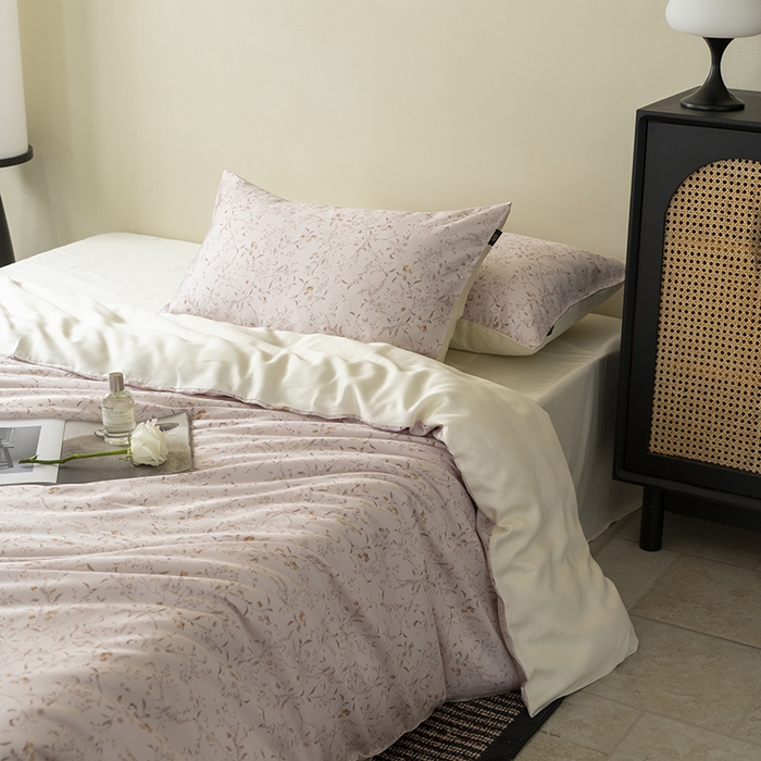 91家纺网 家纺一手货源 找家纺 咏绒家纺工厂店 2025新款A类奥地利进口天丝轻奢花卉款四件套系列 慕沙粉-风格一