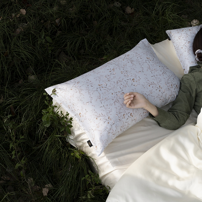 91家纺网 家纺一手货源 找家纺 咏绒家纺工厂店 2025新款A类奥地利进口天丝轻奢花卉款四件套系列 慕沙绿-风格一