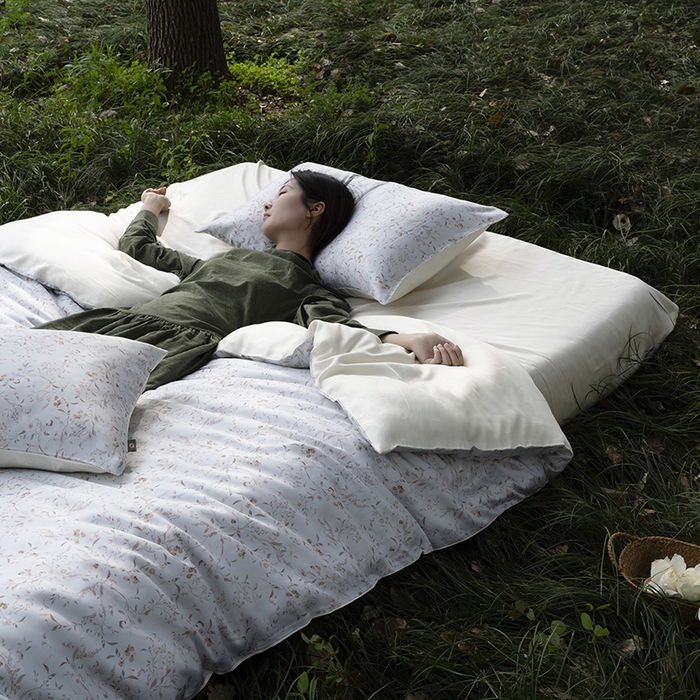 91家纺网 家纺一手货源 找家纺 咏绒家纺工厂店 2025新款A类奥地利进口天丝轻奢花卉款四件套系列 慕沙绿-风格一