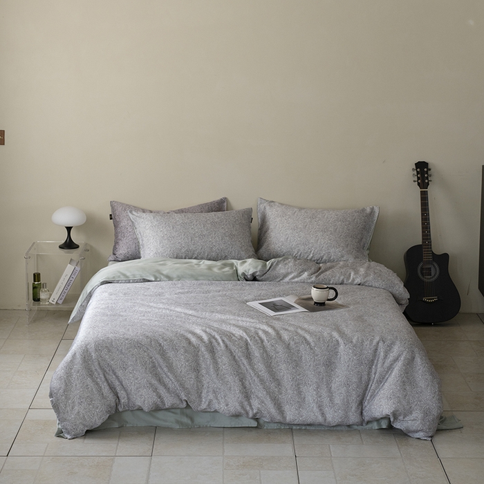 91家纺网 家纺一手货源 找家纺 咏绒家纺工厂店 2025新款A类奥地利进口天丝轻奢花卉款四件套系列 晚风浅灰-风格一