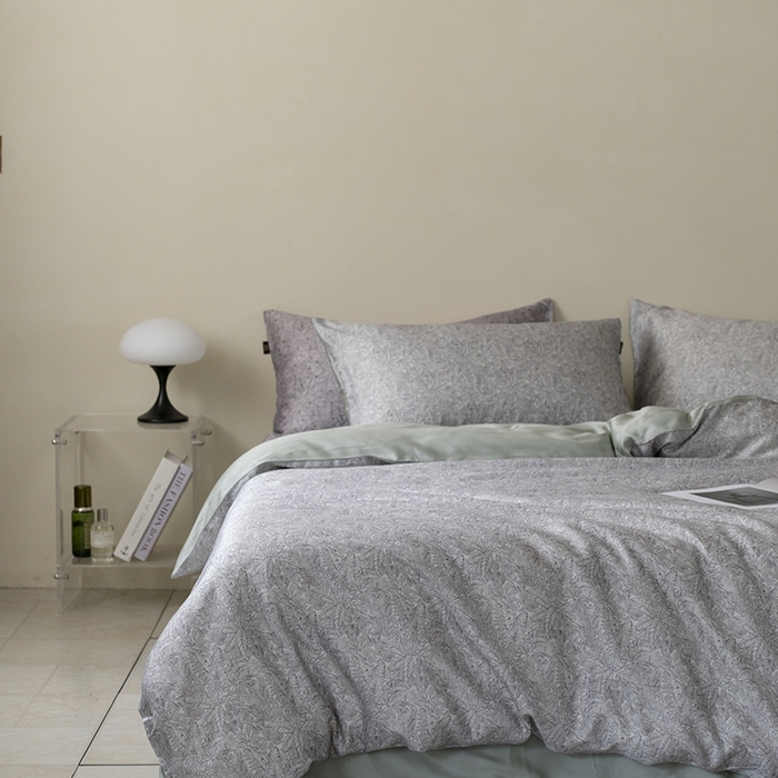 91家纺网 家纺一手货源 找家纺 咏绒家纺工厂店 2025新款A类奥地利进口天丝轻奢花卉款四件套系列 晚风浅灰-风格一