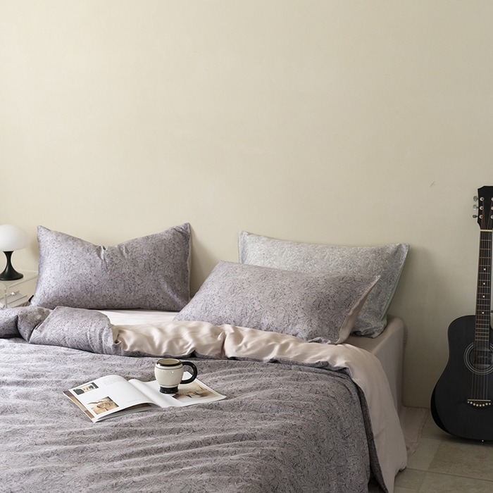 91家纺网 家纺一手货源 找家纺 咏绒家纺工厂店 2025新款A类奥地利进口天丝轻奢花卉款四件套系列 晚风深灰-风格一