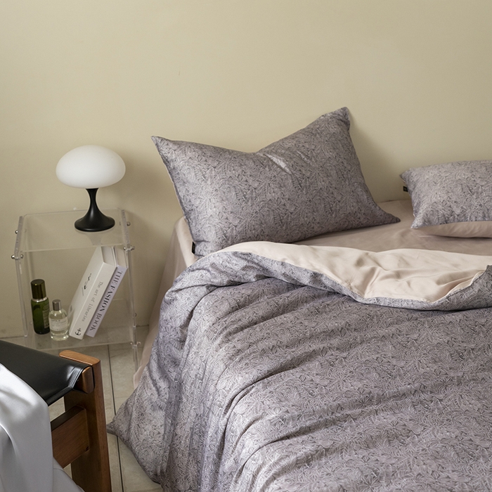 91家纺网 家纺一手货源 找家纺 咏绒家纺工厂店 2025新款A类奥地利进口天丝轻奢花卉款四件套系列 晚风深灰-风格一