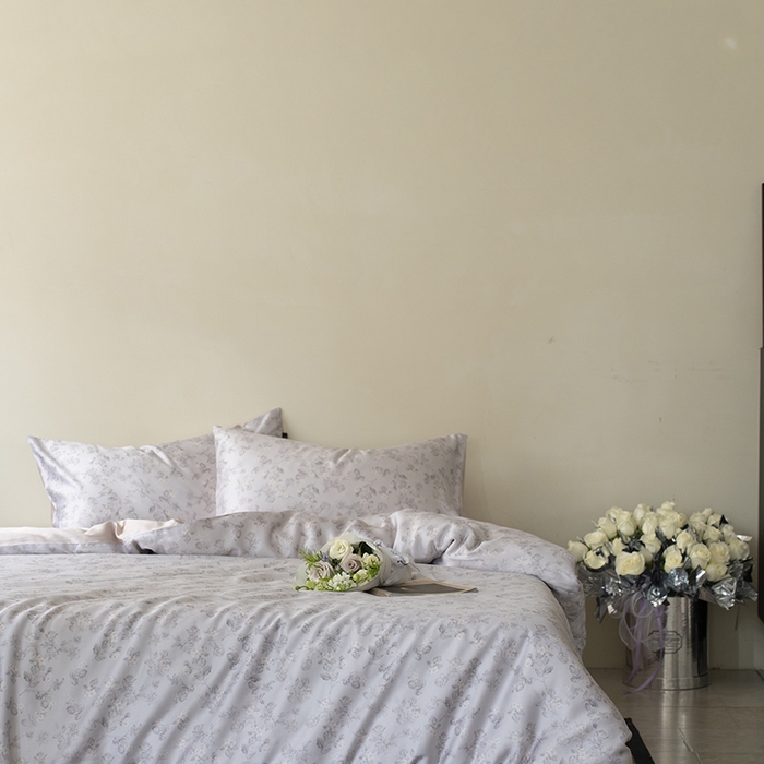 91家纺网 家纺一手货源 找家纺 咏绒家纺工厂店 2025新款A类奥地利进口天丝轻奢花卉款四件套系列 星芙灰-风格一