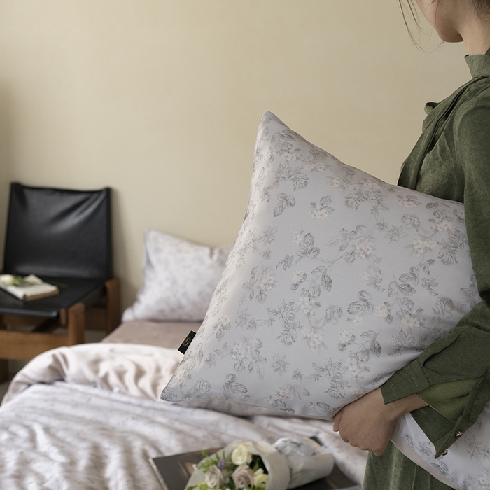 91家纺网 家纺一手货源 找家纺 咏绒家纺工厂店 2025新款A类奥地利进口天丝轻奢花卉款四件套系列 星芙灰-风格一