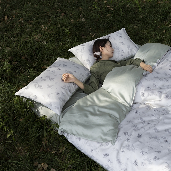 91家纺网 家纺一手货源 找家纺 咏绒家纺工厂店 2025新款A类奥地利进口天丝轻奢花卉款四件套系列 知晓绿-风格一