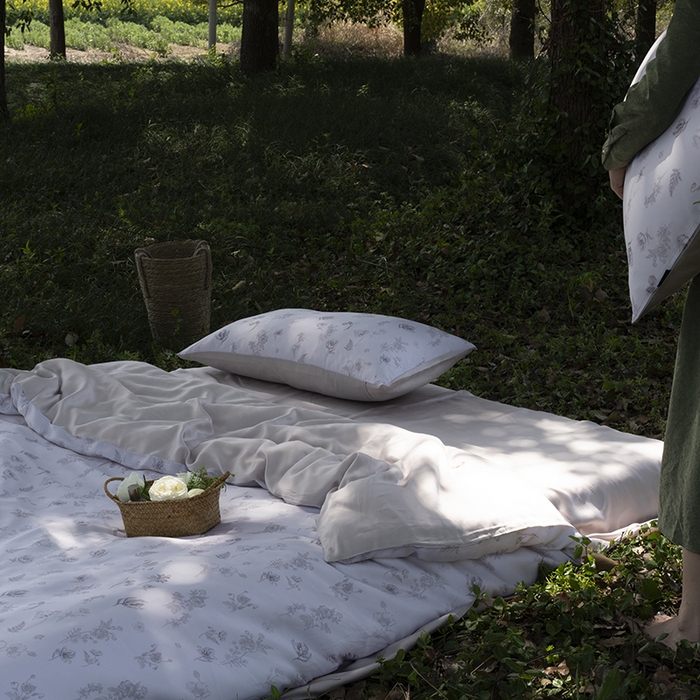 91家纺网 家纺一手货源 找家纺 咏绒家纺工厂店 2025新款A类奥地利进口天丝轻奢花卉款四件套系列 知晓玉-风格一