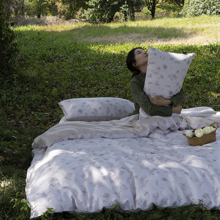 91家纺网 家纺一手货源 找家纺 咏绒家纺工厂店 2025新款A类奥地利进口天丝轻奢花卉款四件套系列 知晓玉-风格一