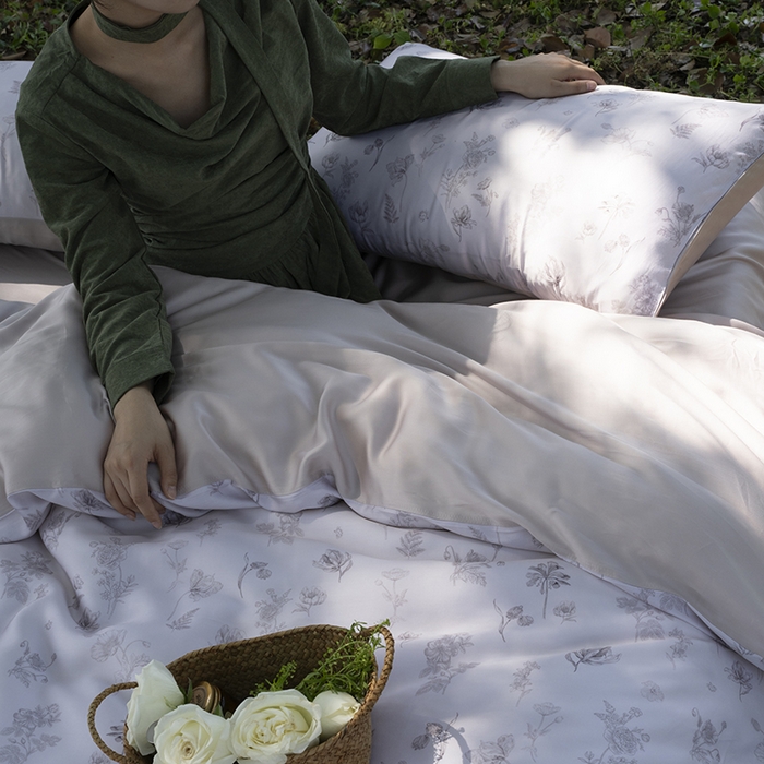 91家纺网 家纺一手货源 找家纺 咏绒家纺工厂店 2025新款A类奥地利进口天丝轻奢花卉款四件套系列 知晓玉-风格一