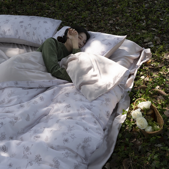 91家纺网 家纺一手货源 找家纺 咏绒家纺工厂店 2025新款A类奥地利进口天丝轻奢花卉款四件套系列 知晓玉-风格一