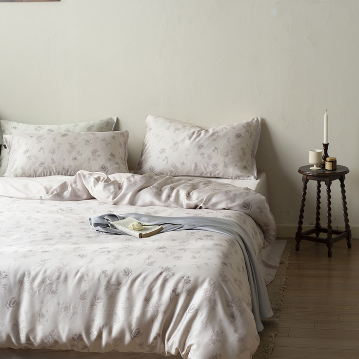 91家纺网 家纺一手货源 找家纺 咏绒家纺工厂店 2025新款A类奥地利进口天丝轻奢花卉款四件套系列 知晓玉-风格一