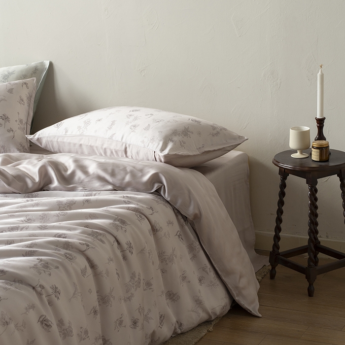 91家纺网 家纺一手货源 找家纺 咏绒家纺工厂店 2025新款A类奥地利进口天丝轻奢花卉款四件套系列 知晓玉-风格一