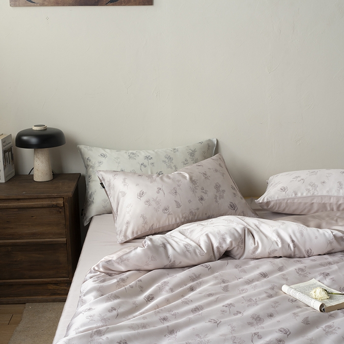 91家纺网 家纺一手货源 找家纺 咏绒家纺工厂店 2025新款A类奥地利进口天丝轻奢花卉款四件套系列 知晓玉-风格一