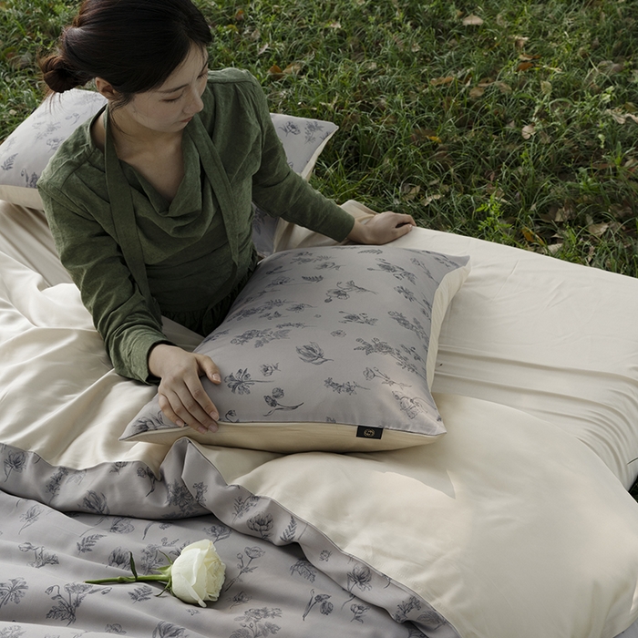 91家纺网 家纺一手货源 找家纺 咏绒家纺工厂店 2025新款A类奥地利进口天丝轻奢花卉款四件套系列 知晓棕-风格一