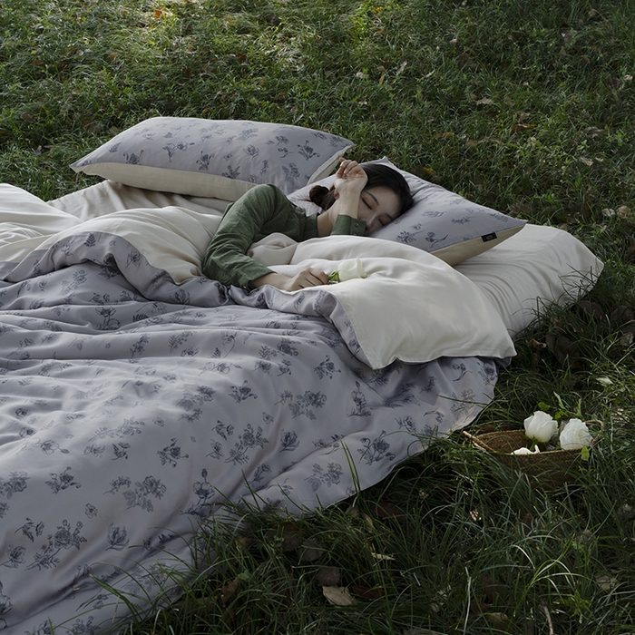 91家纺网 家纺一手货源 找家纺 咏绒家纺工厂店 2025新款A类奥地利进口天丝轻奢花卉款四件套系列 知晓棕-风格一