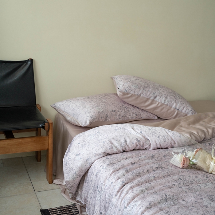 91家纺网 家纺一手货源 找家纺 咏绒家纺工厂店 2025新款A类奥地利进口天丝轻奢花卉款四件套系列 安夏粉-风格二