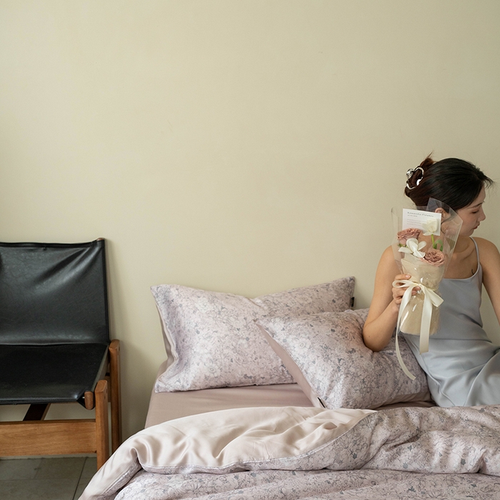 91家纺网 家纺一手货源 找家纺 咏绒家纺工厂店 2025新款A类奥地利进口天丝轻奢花卉款四件套系列 安夏粉-风格二