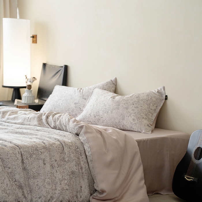 91家纺网 家纺一手货源 找家纺 咏绒家纺工厂店 2025新款A类奥地利进口天丝轻奢花卉款四件套系列 安夏灰-风格二