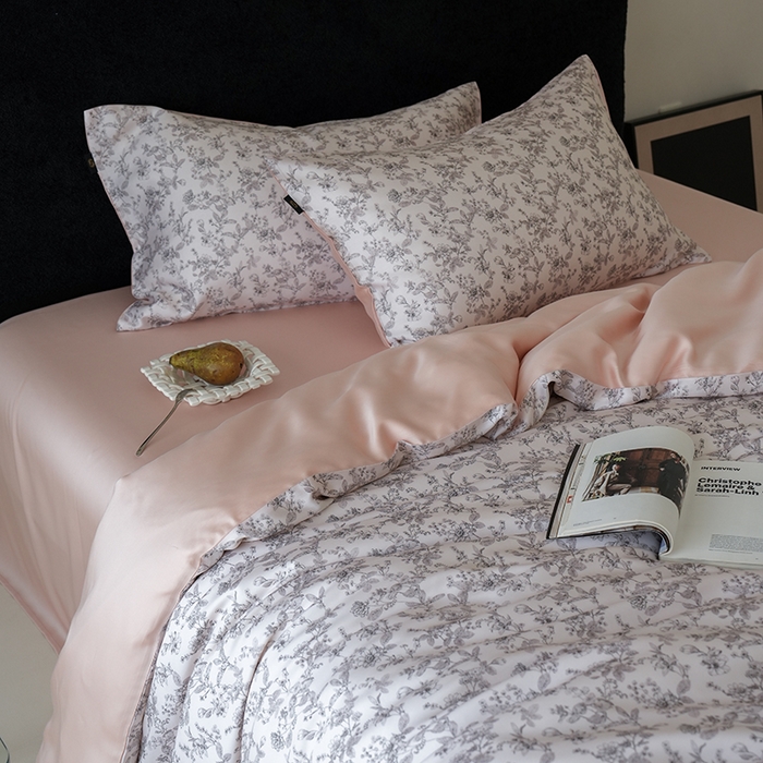 91家纺网 家纺一手货源 找家纺 咏绒家纺工厂店 2025新款A类奥地利进口天丝轻奢花卉款四件套系列 春意浓粉-风格二