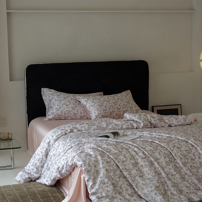 91家纺网 家纺一手货源 找家纺 咏绒家纺工厂店 2025新款A类奥地利进口天丝轻奢花卉款四件套系列 春意浓粉-风格二