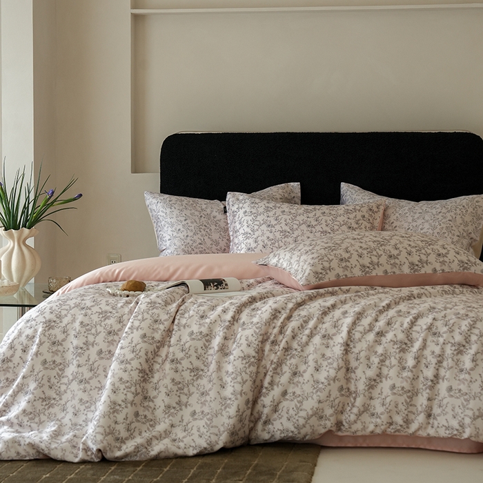 91家纺网 家纺一手货源 找家纺 咏绒家纺工厂店 2025新款A类奥地利进口天丝轻奢花卉款四件套系列 春意浓粉-风格二