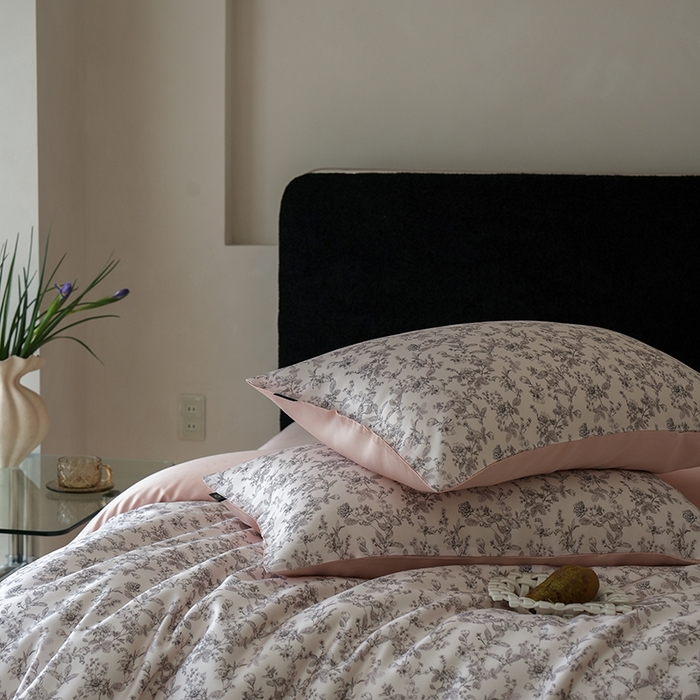 91家纺网 家纺一手货源 找家纺 咏绒家纺工厂店 2025新款A类奥地利进口天丝轻奢花卉款四件套系列 春意浓粉-风格二