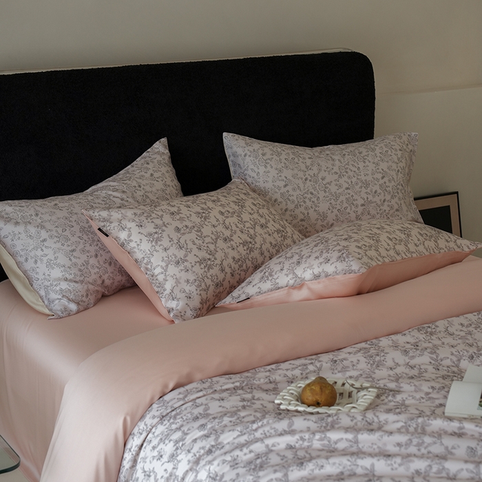 91家纺网 家纺一手货源 找家纺 咏绒家纺工厂店 2025新款A类奥地利进口天丝轻奢花卉款四件套系列 春意浓粉-风格二