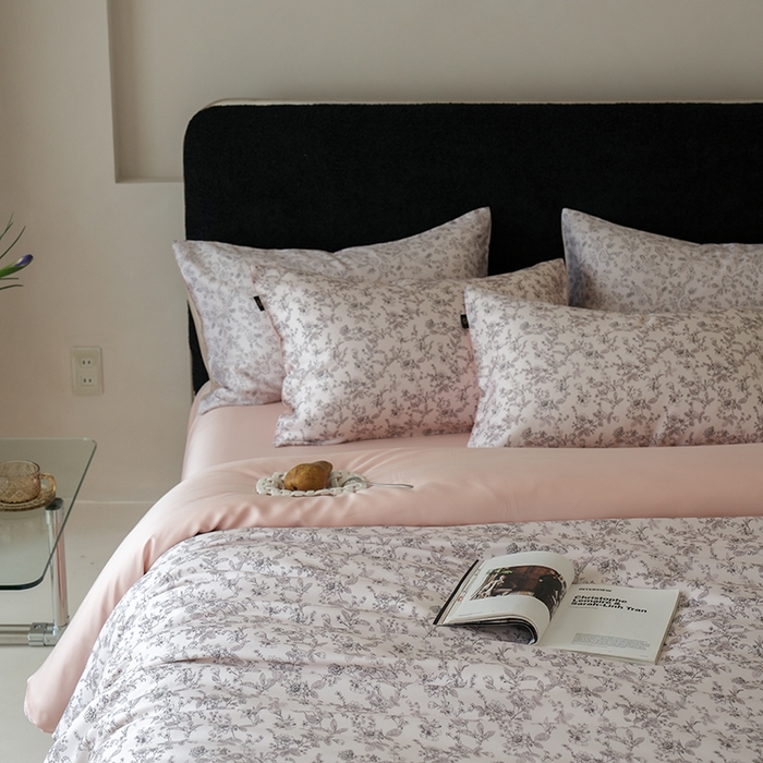 91家纺网 家纺一手货源 找家纺 咏绒家纺工厂店 2025新款A类奥地利进口天丝轻奢花卉款四件套系列 春意浓粉-风格二