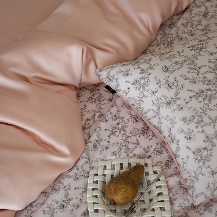 91家纺网 家纺一手货源 找家纺 咏绒家纺工厂店 2025新款A类奥地利进口天丝轻奢花卉款四件套系列 春意浓粉-风格二