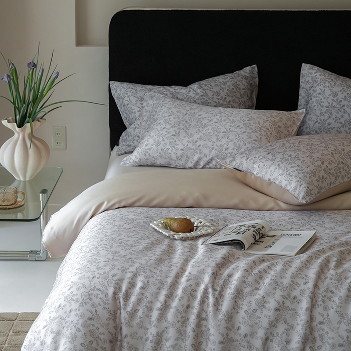 91家纺网 家纺一手货源 找家纺 咏绒家纺工厂店 2025新款A类奥地利进口天丝轻奢花卉款四件套系列 花未央白-风格二