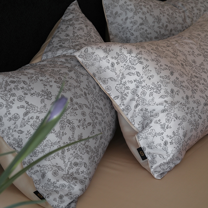 91家纺网 家纺一手货源 找家纺 咏绒家纺工厂店 2025新款A类奥地利进口天丝轻奢花卉款四件套系列 花未央白-风格二