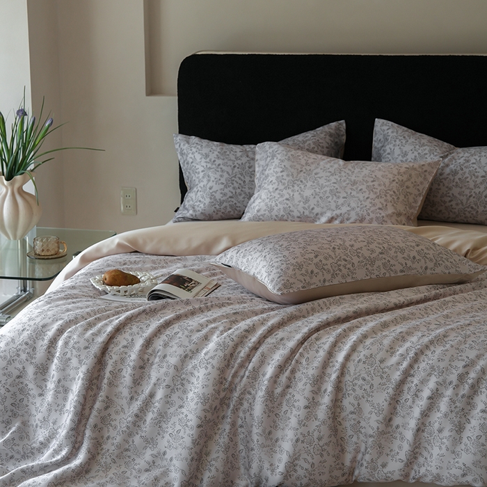 91家纺网 家纺一手货源 找家纺 咏绒家纺工厂店 2025新款A类奥地利进口天丝轻奢花卉款四件套系列 花未央白-风格二