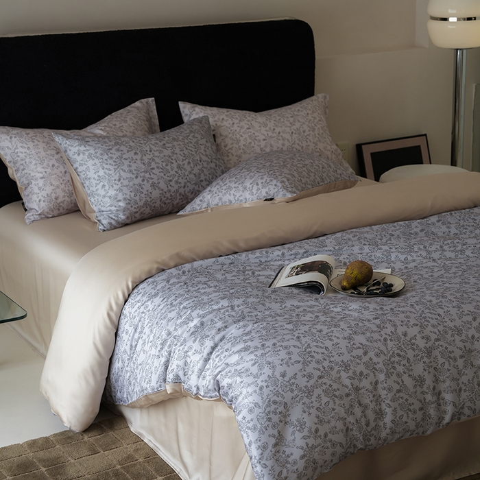 91家纺网 家纺一手货源 找家纺 咏绒家纺工厂店 2025新款A类奥地利进口天丝轻奢花卉款四件套系列 花未央浅灰-风格二