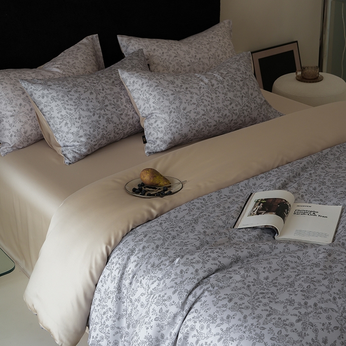 91家纺网 家纺一手货源 找家纺 咏绒家纺工厂店 2025新款A类奥地利进口天丝轻奢花卉款四件套系列 花未央浅灰-风格二