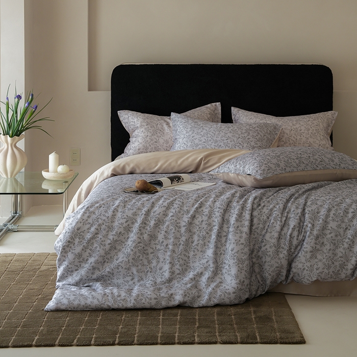 91家纺网 家纺一手货源 找家纺 咏绒家纺工厂店 2025新款A类奥地利进口天丝轻奢花卉款四件套系列 花未央浅灰-风格二