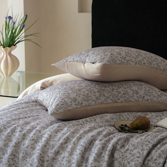 91家纺网 家纺一手货源 找家纺 咏绒家纺工厂店 2025新款A类奥地利进口天丝轻奢花卉款四件套系列 花未央浅灰-风格二