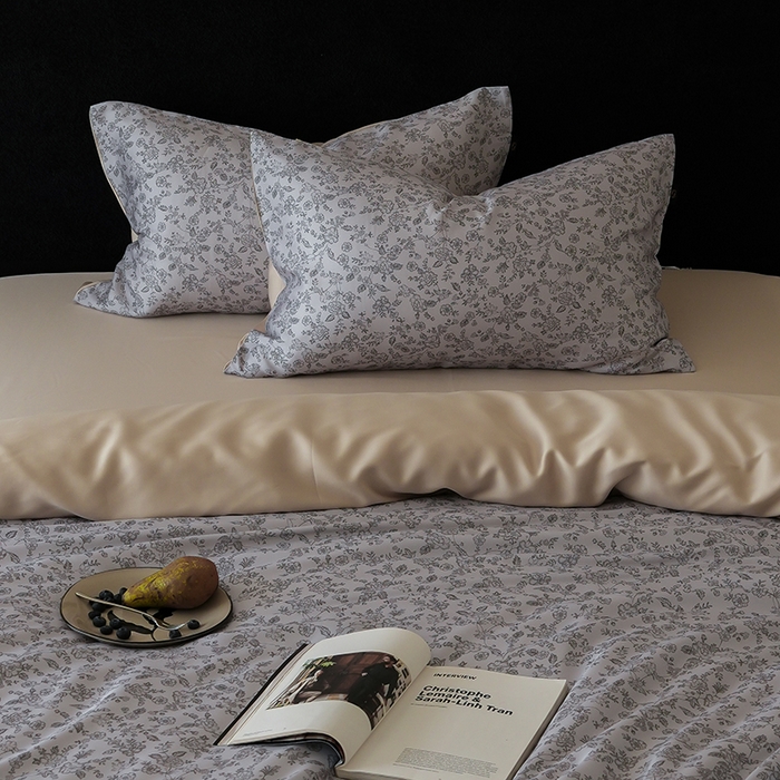 91家纺网 家纺一手货源 找家纺 咏绒家纺工厂店 2025新款A类奥地利进口天丝轻奢花卉款四件套系列 花未央浅灰-风格二