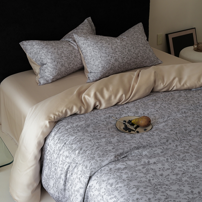 91家纺网 家纺一手货源 找家纺 咏绒家纺工厂店 2025新款A类奥地利进口天丝轻奢花卉款四件套系列 花未央浅灰-风格二