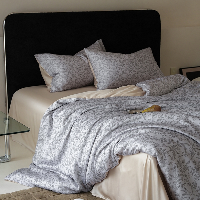 91家纺网 家纺一手货源 找家纺 咏绒家纺工厂店 2025新款A类奥地利进口天丝轻奢花卉款四件套系列 花未央浅灰-风格二