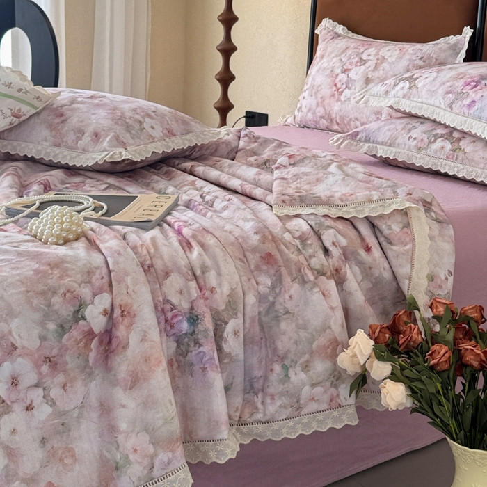 91家纺网 家纺一手货源 找家纺 眠博士2025新款双层纱印花法式花边夏被  夏被-花曲里（粉）